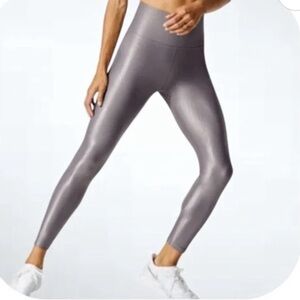 Carbon38 High Rise 7/8 Legging in Croc Takara Shine In Grey